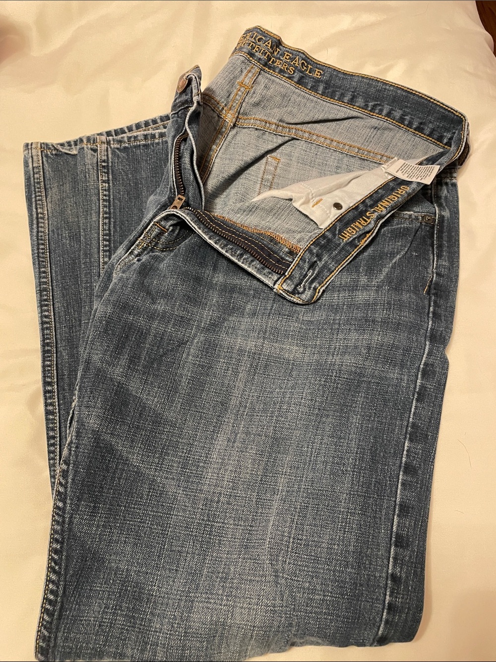 American Eagle Men’s Faded Blue Straight Jeans